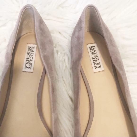 BADGLEY MISCHKA Guardia Suede Cream Shoes with Elegant Design - Picture 3 of 7